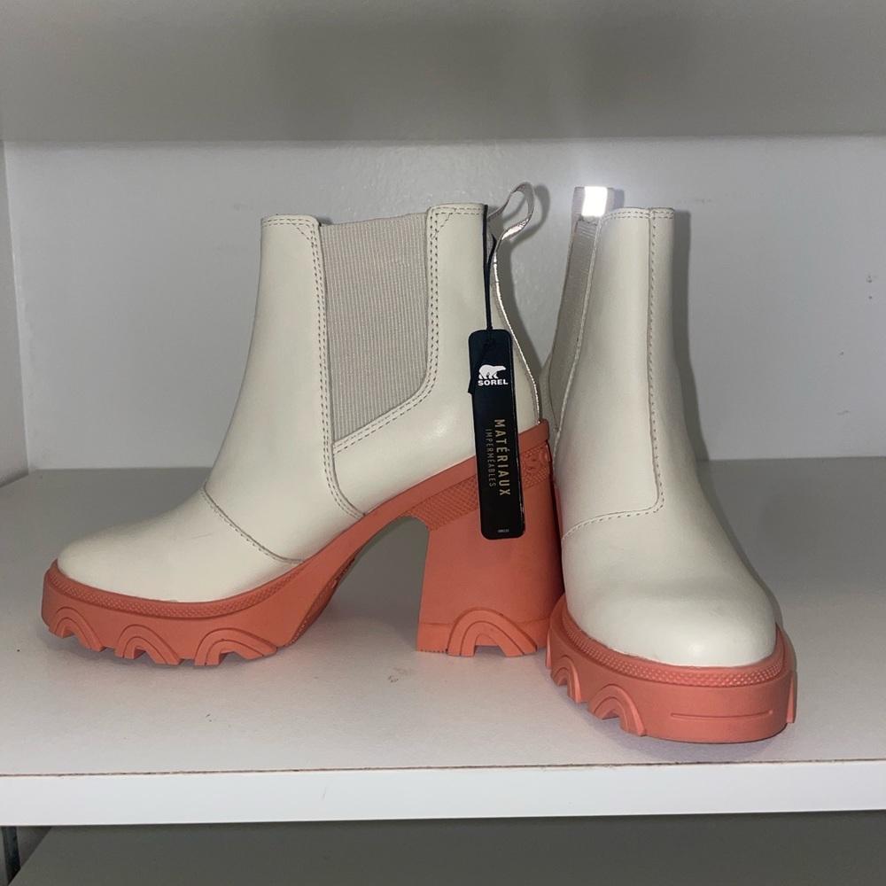 NWT SOREL BOOTS